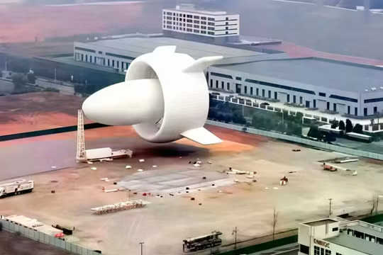 Khí cầu có hình dáng kỳ lạ ở Trung Quốc. Ảnh: IE.