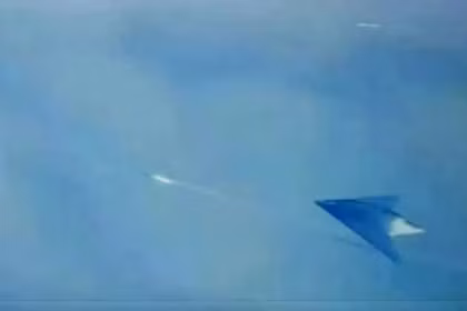 Hình ảnh UAV GJ-11 phóng tên lửa PL-15E trích từ video trên mạng xã hội. Ảnh: Topwar.