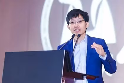 Ông chủ trẻ của DeepSeek sắp tiến hành vòng gọi vốn lớn nhất lịch sử ngành AI Trung Quốc. Ảnh: Worldjournal.