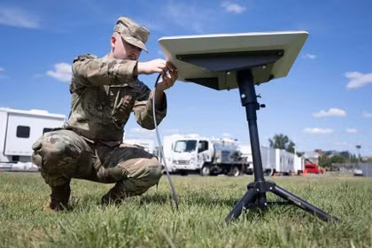 Hệ thống Starshield có ý nghĩa sống còn đối với quân đội Ukraine trong cuộc chiến với Nga hiện nay. Ảnh: EPA.