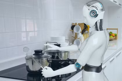 Robot "Shiguang S1" trình diễn nấu ăn tại Vũ Hán hôm 20/5. Ảnh: CLS.