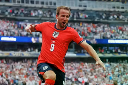 Harry Kane ghi bàn thắng vào lưới Panama, chính thức soán ngôi "Vua phá lưới World Cup" của đội tuyển Anh. Ảnh: Sohu.