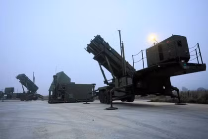 Tổng thống Ukraine Zelensky thông báo Mỹ đã chấp thuận cho phép Ukraine tự sản xuất tên lửa phòng không Patriot. Ảnh: Reuters.