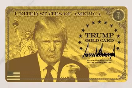 Mỹ đã thu được 1,3 tỷ USD nhờ bán "Thẻ vàng Trump" giá 1 triệu USD, nhưng mới chỉ cấp visa cho một người. Ảnh: Singtao.
