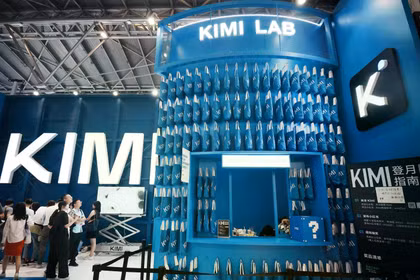 Các doanh nghiệp Mỹ đang đua nhau tìm đến Kimi K3 của Moonshot AI để thay thế các sản phẩm đắt đỏ của Silicon Valley. Ảnh: WP.