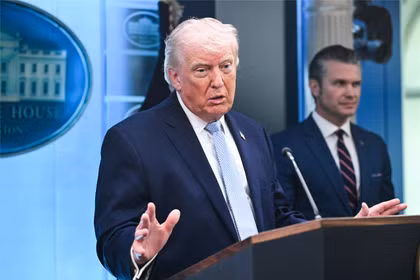 Tổng thống Mỹ Donald Trump phát biểu với các nhà báo tại Nhà Trắng hôm 6/4. Ảnh: AFP.