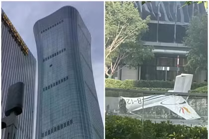 Tòa nhà CITIC Tower bị chiếc máy bay đâm va và phần đuôi chiếc máy bay rơi xuống. Ảnh: HK01.