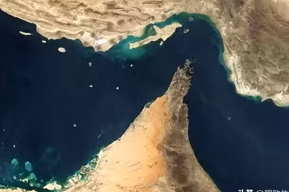 Mở thông eo biển Hormuz là trọng tâm của thỏa thuận Mỹ-Iran. Ảnh: Toutiao.
