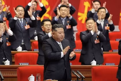 Nhà lãnh đạo Kim Jong-un tái đắc cử Tổng Bí thư Đảng Lao động Triều Tiên tại Đại hội 9 hôm 22/2. Ảnh: Dongfang.