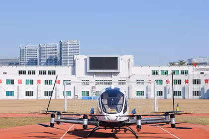 Chiếc UAV EH216S được trang bị công an Hoàng Phố ra mắt hôm 10/1. Ảnh: Singtao.