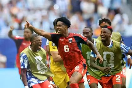 Cầu thủ Kevin Pina ăn mừng sau khi ghi bàn thắng đầu tiên trong lịch sử World Cup của Cape Verde. Ảnh: Xinhua.