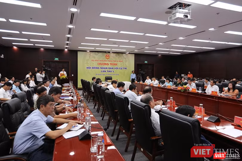 Chương trình “Hội đồng nhân dân với cử tri” diễn ra với nhiều ý kiến về tình trạng ô nhiễm môi trường trên địa bàn Sáng 15/5, Chương trình “Hội đồng nhân dân với cử tri” lần thứ 5 do Thường trực HĐND TP Đà Nẵng tổ chức dưới sự chủ trì của ông Nguyễn Nho Trung-Chủ tịch HĐND TP Đà Nẵng đã diễn ra với nhiều ý kiến của cử tri liên quan đến thực trạng ô nhiễm môi trường, thu gom rác thải trên địa bàn TP