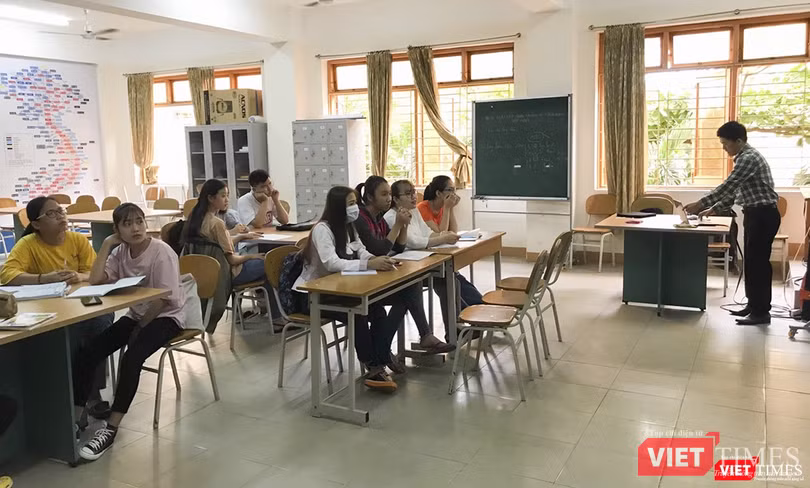 Buổi học đầu tiên sau 4 tuần nghỉ học vì dịch COVID-19