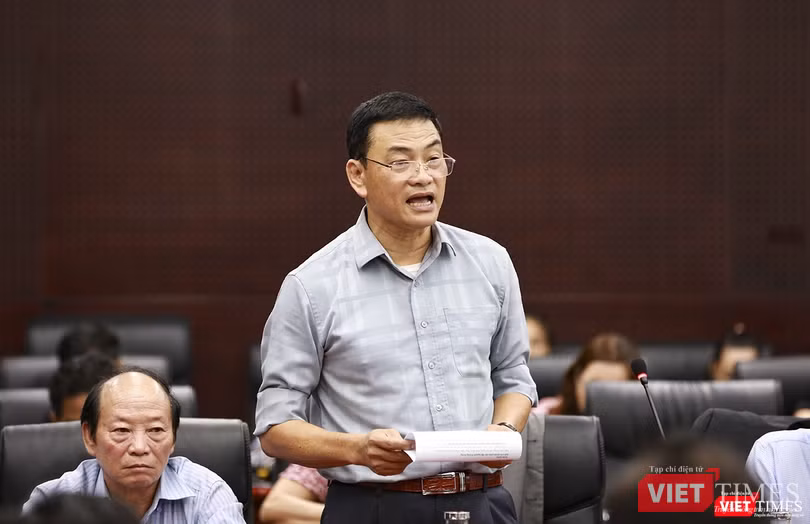 Ông Phạm Bắc Bình – Chủ tịch Hiệp hội Doanh nghiệp nhỏ và vừa Đà Nẵng cho biết, các doanh nghiệp trong ngành dịch vụ du lịch bị giảm 50-60% doanh thu, nhiều công ty buộc phải cho nhân viên nghỉ việc Ông Phạm Bắc Bình – Chủ tịch Hiệp hội Doanh nghiệp nhỏ và vừa Đà Nẵng cho biết, các doanh nghiệp trong ngành dịch vụ du lịch bị giảm 50-60% doanh thu, nhiều công ty buộc phải cho nhân viên nghỉ việc