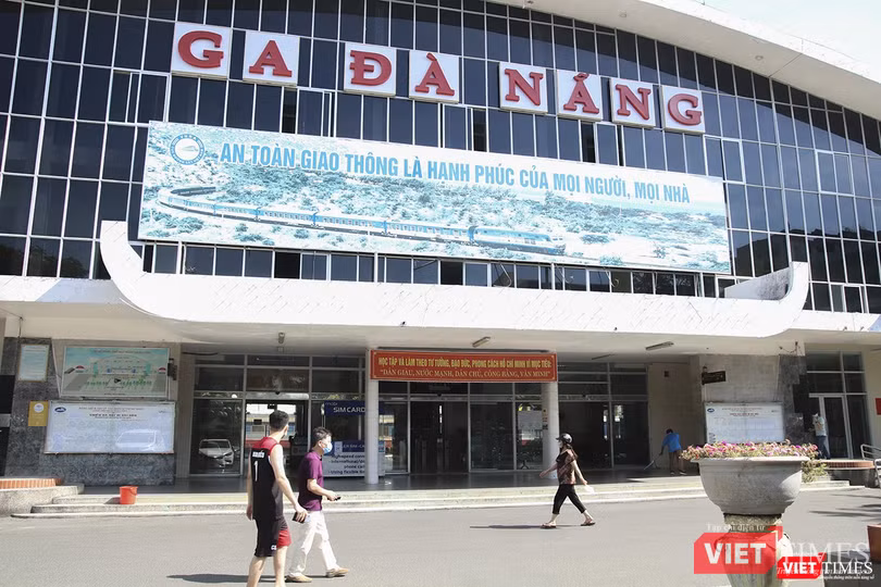 Ga đường sắt Đà Nẵng vắng vẻ trong ngày đầu cho phép vận tải hành khách