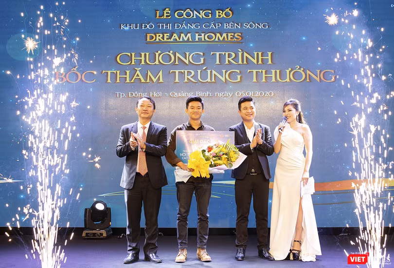 Khách hàng may mắn trúng thưởng tại Lễ công bố Khu đô thị Dream Homes Quảng Bình