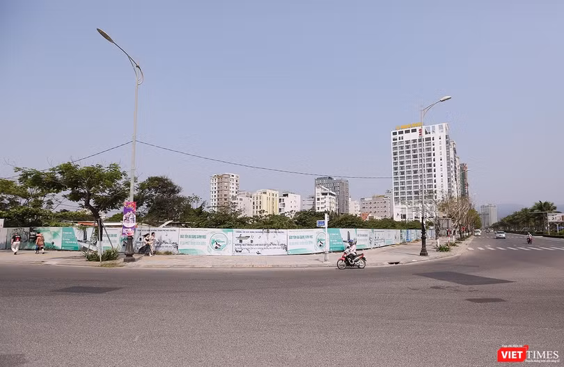 Lô đất rộng 2,7ha tại góc tây bắc nút giao thông Võ Văn Kiệt-Võ Nguyên Giáp (quận Sơn Trà) dự kiến được sử dụng để nghiên cứu Dự án tổ hợp trung tâm tài chính Danang Gateway