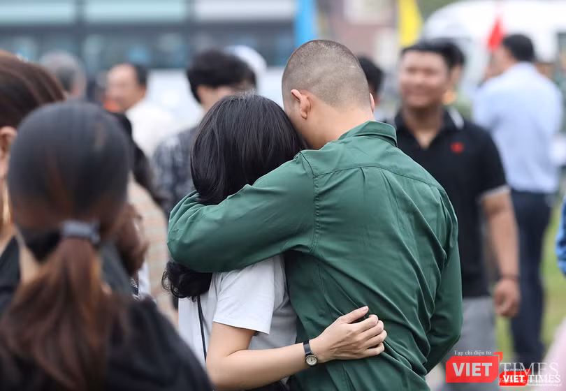 Bên người yêu