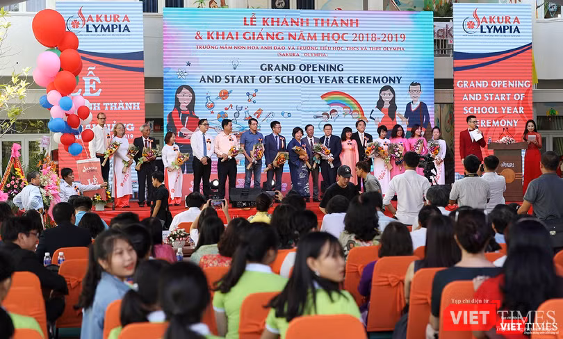 Hội đồng giáo dục nhà trường gồm các giáo viên nước ngoài đến từ Nhật Bản, Mỹ và giáo viên Việt Nam trải qua chương trình đào tạo giáo viên bài bản 300 giờ theo phương pháp Nhật và Mỹ.
