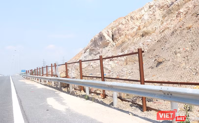Một đoạn rào chắn tạm Một đoạn rào chắn tạm