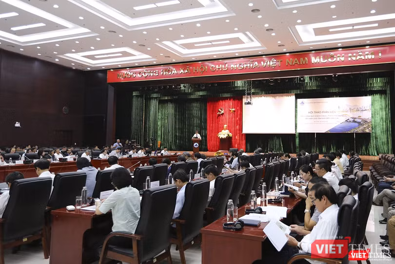 Ông Đặng Việt Dũng, Phó Chủ tịch UBND TP Đà Nẵng, chủ trì hội thảo phát biểu khai mạc