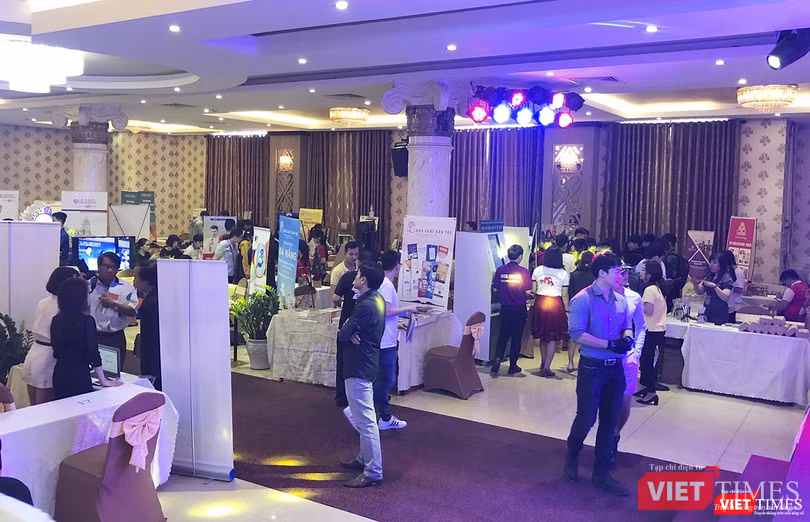 Quang cảnh không gian trưng bày của 80 gian hàng tham gia sự kiện SURF 2019 Quang cảnh không gian trưng bày của 80 gian hàng tham gia sự kiện SURF 2019