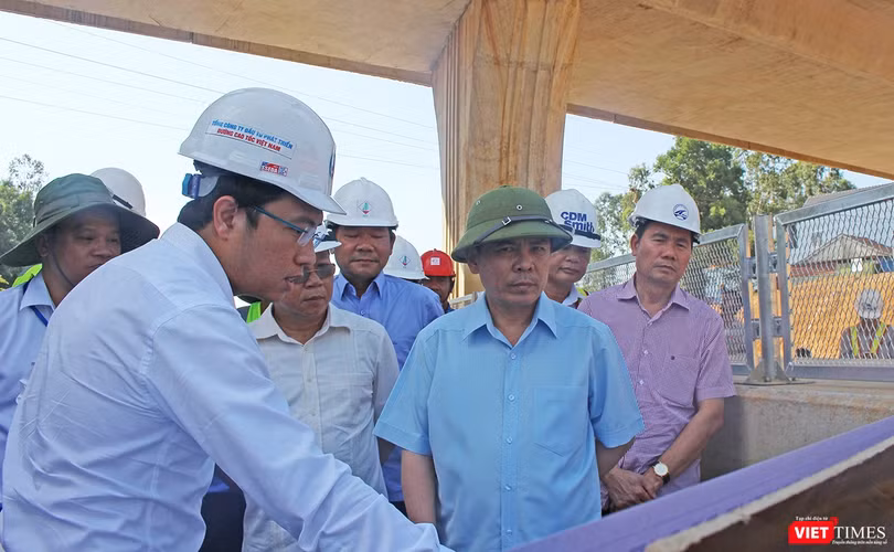 Bộ trưởng Bộ GTVT Nguyễn Văn Thể kiểm tra tiến độ và chất lượng thi công tại tuyến đường cao tốc Đà Nẵng-Quảng Ngãi