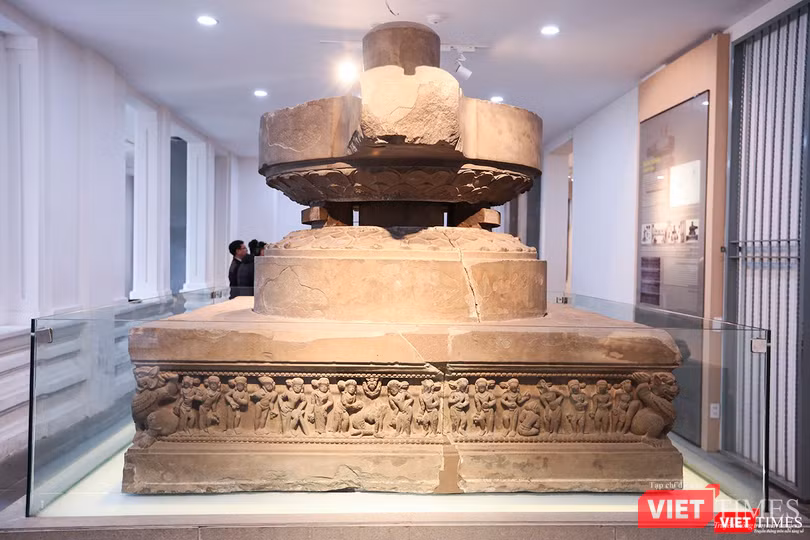 Đài thờ Trà Kiệu là câu chuyện thần thoại kể về đám cưới của hoàng tử Rama và công chúa Sita trong trường ca Ramayana huyền thoại được thể hiện trên thân đài