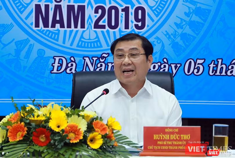 Theo ông Huỳnh Đức Thơ-Chủ tịch UBND TP Đà Nẵng, các ngành chức năng cần tính toán di dời và tái định cư một số khu vực tại khu dân cư để làm bão tập kết rác Theo ông Huỳnh Đức Thơ-Chủ tịch UBND TP Đà Nẵng, các ngành chức năng cần tính toán di dời và tái định cư một số khu vực tại khu dân cư để làm bão tập kết rác