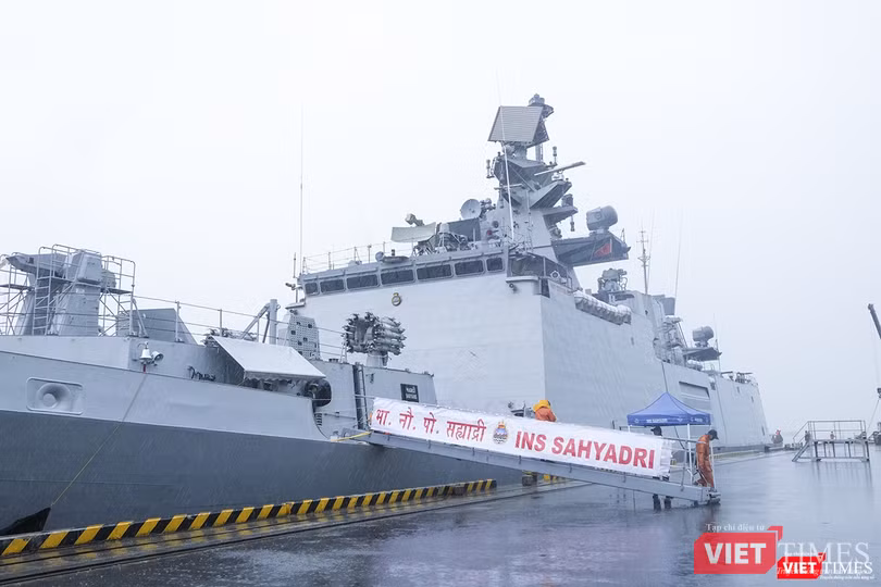 Chiến hạm tàng hình đa nhiệm Hải quân Ấn Độ - INS Sahyadri (F-49) Chiến hạm tàng hình đa nhiệm Hải quân Ấn Độ - INS Sahyadri (F-49)