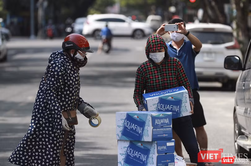 Cả những mẹ, những chị chia sẻ , gửi gắm tình cảm của mình đến các bác sĩ