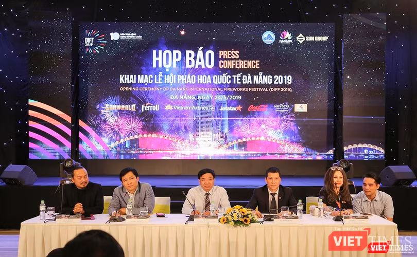 Sáng ngày 24/05, UBND TP Đà Nẵng và Sun Group đã tổ chức họp báo chính thức công bố Khai mạc Lễ hội pháo hoa Quốc tế Đà Nẵng 2019 (DIFF 2019) sẽ diễn ra vào tối ngày 1/6/2019 Sáng ngày 24/05, UBND TP Đà Nẵng và Sun Group đã tổ chức họp báo chính thức công bố Khai mạc Lễ hội pháo hoa Quốc tế Đà Nẵng 2019 (DIFF 2019) sẽ diễn ra vào tối ngày 1/6/2019