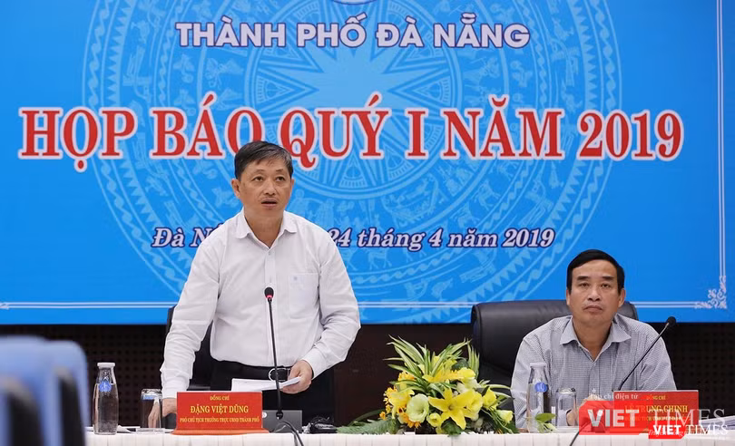Ông Đặng Việt Dũng - Phó Chủ tịch Thường trực UBND TP Đà Nẵng trả lời các vấn đề báo chí quan tâm tại Họp báo Ông Đặng Việt Dũng - Phó Chủ tịch Thường trực UBND TP Đà Nẵng trả lời các vấn đề báo chí quan tâm tại Họp báo