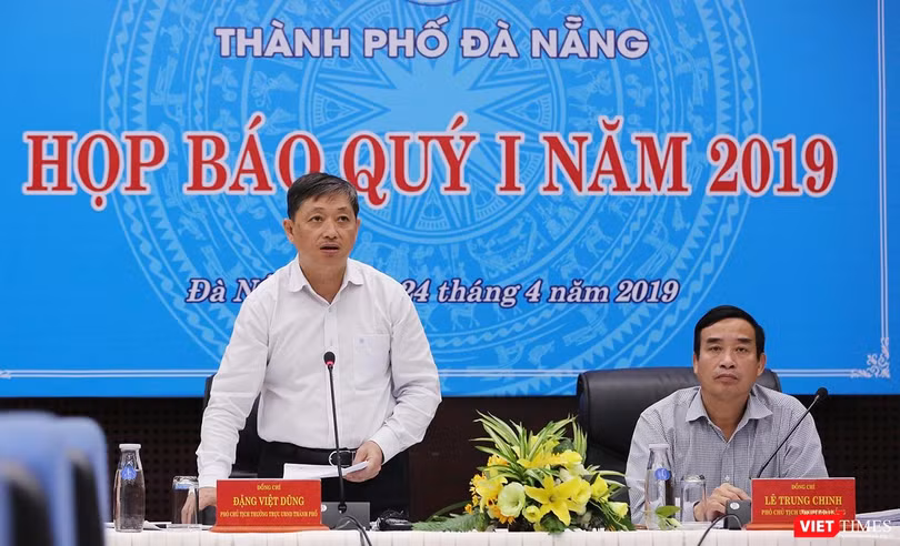 Phó Chủ tịch Thường trực UBND TP Đà Nẵng Đặng Việt Dũng và Phó Chủ tịch Nguyễn Trung Chinh chủ trì buổi Hop báo định kỳ quý 1/2019