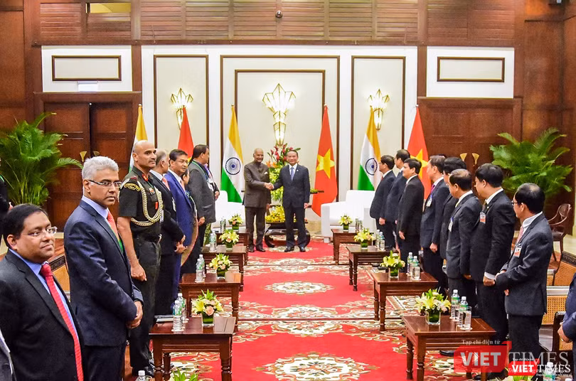 Bí thư Thành ủy Đà Nẵng Trương Quang Nghĩa cũng đã có buổi tiếp kiến Tổng thống Ấn Độ Ram Nath Kovind và phu nhân, đồng thời bày tỏ vui mừng khi Tổng thống Ấn Độ Ram Nath Kovind đến thăm Đà Nẵng. Bí thư Thành ủy Đà Nẵng Trương Quang Nghĩa cũng đã có buổi tiếp kiến Tổng thống Ấn Độ Ram Nath Kovind và phu nhân, đồng thời bày tỏ vui mừng khi Tổng thống Ấn Độ Ram Nath Kovind đến thăm Đà Nẵng.