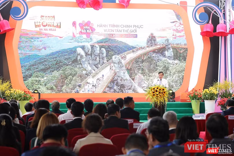 Ông Lê Trung Chinh-Phó Chủ tịch UBND TPP Đà Nẵng phát biểu tại Lê kỷ niệm 10 năm chính thức vận hành tuyến cáp treo đầu tiên Bà Nà - Suối Mơ (25/3/2009 - 25/3/2019).