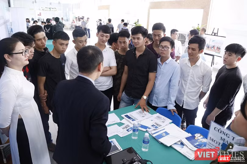 Và gần 200 sinh viên được ký hợp đồng tiếp nhận học tập và làm việc ở Nhật Bản Và gần 200 sinh viên được ký hợp đồng tiếp nhận học tập và làm việc ở Nhật Bản