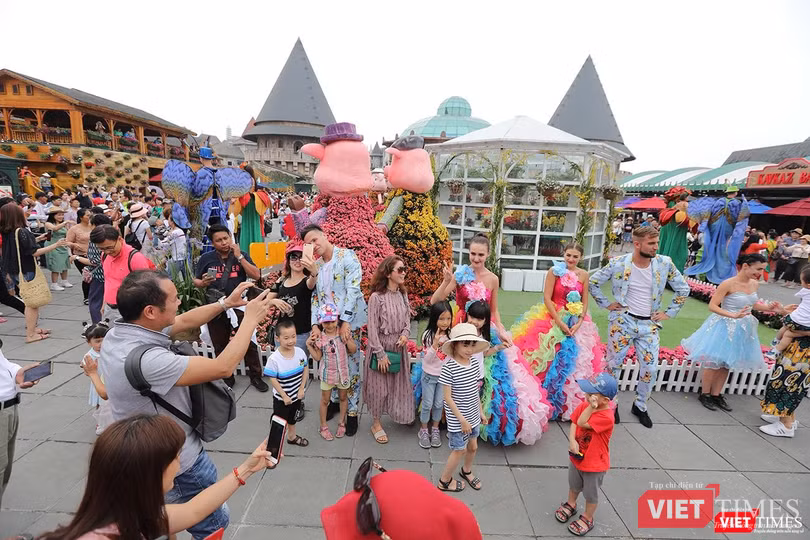 Sun World Ba Na Hills luôn diễn ra những hoạt động nghệ thuật đặc sắc thu hút du khách trong nước và quốc tế
