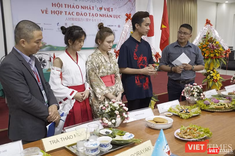 Thi nấu ăn Thi nấu ăn