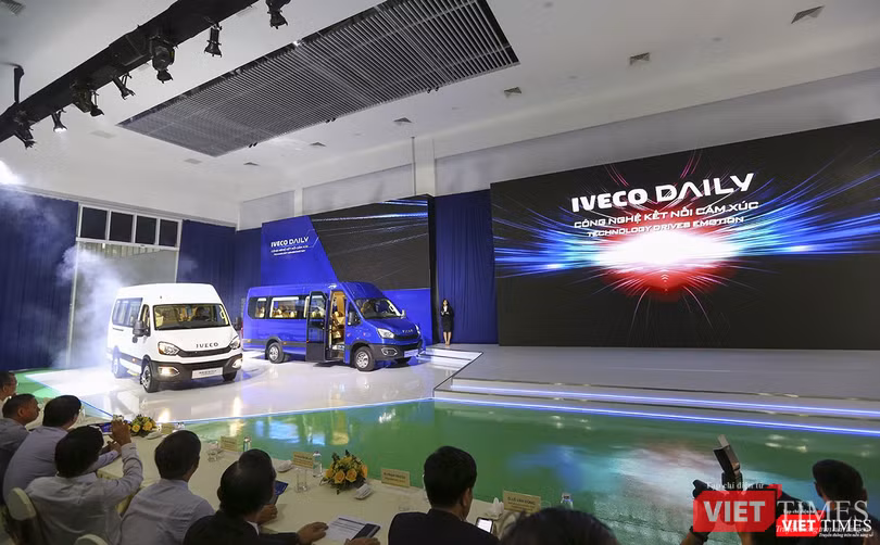 Quang cảnh buổi ra mắt xe Mini Bus IVECO Daily Quang cảnh buổi ra mắt xe Mini Bus IVECO Daily