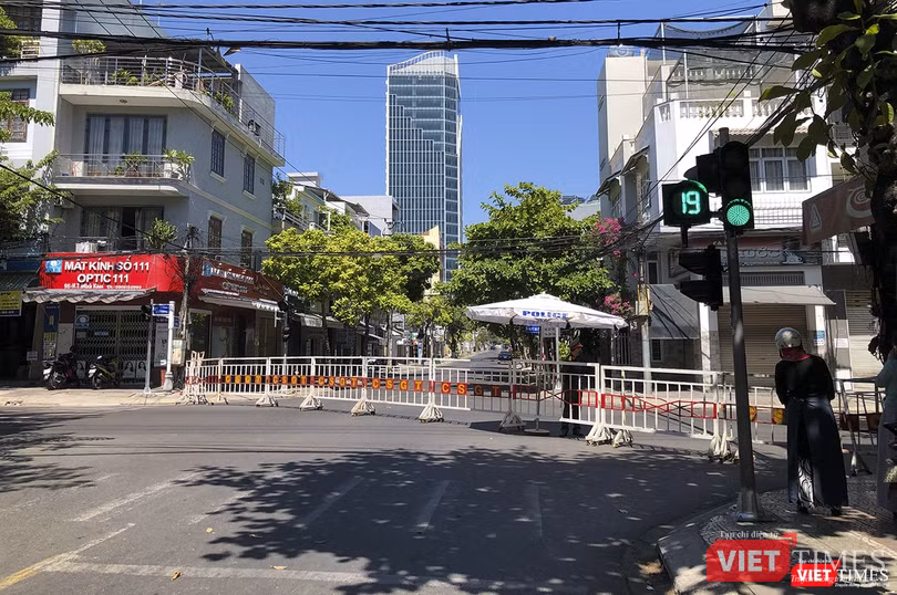 Chốt phong tỏa tại ngã tư Nguyễn Thị Minh Khai-Hải Phòng Chốt phong tỏa tại ngã tư Nguyễn Thị Minh Khai-Hải Phòng