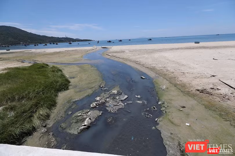 Tình trạng nước thải ô nhiễm vẫn tấn công bãi biển du lịch do chưa tách được hệ thống nước mưa và nước thải sinh hoạt trong khu dân cư Tình trạng nước thải ô nhiễm vẫn tấn công bãi biển du lịch do chưa tách được hệ thống nước mưa và nước thải sinh hoạt trong khu dân cư
