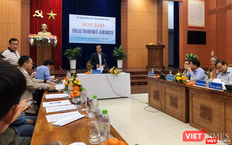 Chiều 9/1, UBND tỉnh Quảng Nam đã tổ chức Họp báo công bố tình hình Kinh tế-xã hội năm 2018 và phương hướng năm 2019 dưới sự chủ trì của Phó Chủ tịch UBND tỉnh Quảng Nam Huỳnh Khánh Toàn. Chiều 9/1, UBND tỉnh Quảng Nam đã tổ chức Họp báo công bố tình hình Kinh tế-xã hội năm 2018 và phương hướng năm 2019 dưới sự chủ trì của Phó Chủ tịch UBND tỉnh Quảng Nam Huỳnh Khánh Toàn.
