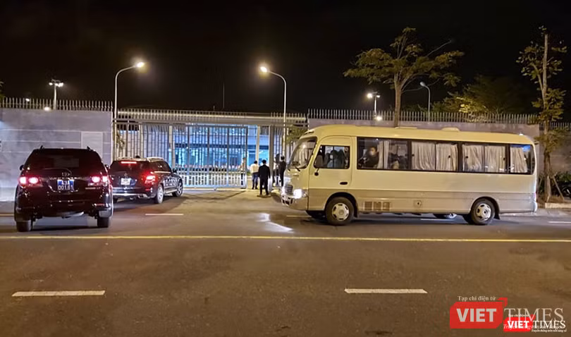 Đoàn xe dừng trước khu nhà khách VIP của Cảng hàng không sân bay quốc tế Đà Nẵng Đoàn xe dừng trước khu nhà khách VIP của Cảng hàng không sân bay quốc tế Đà Nẵng