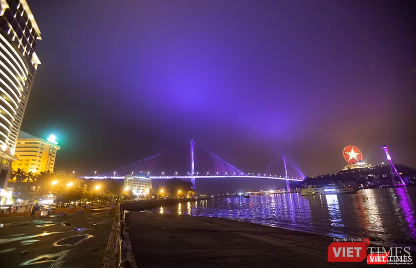 Một góc TP Quảng Ninh về đêm Một góc TP Quảng Ninh về đêm