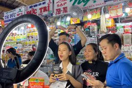 Từ tương tác trực tiếp đến quyết định mua hàng, livestream rút ngắn khoảng cách giữa thương hiệu và người tiêu dùng.