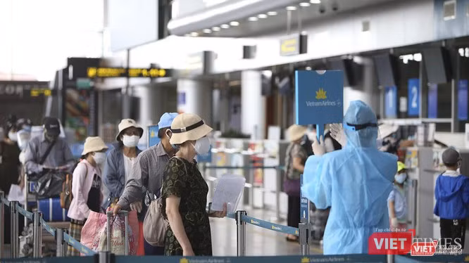 Du khách đến với Đà Nẵng trong mùa dịch COVID-19 năm 2020 Du khách đến với Đà Nẵng trong mùa dịch COVID-19 năm 2020