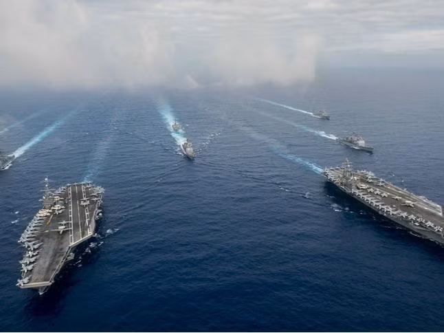 Hai tàu sân bay Mỹ phô diễn sức mạnh. Nguồn ảnh: Đa Chiều.