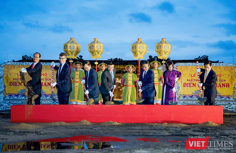 vt_cong nhan di san 1.png