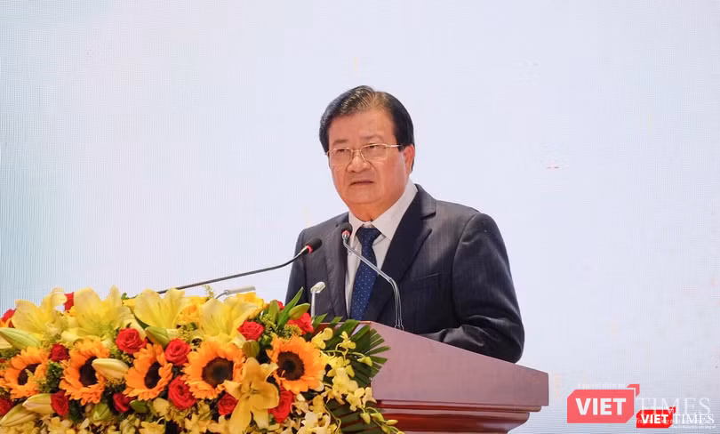 Phó Thủ tướng Trịnh Đình Dũng phát biểu tại buổi lễ trao Quyết định, Nghị định của Chính phủ về phát triển TP Đà Nẵng